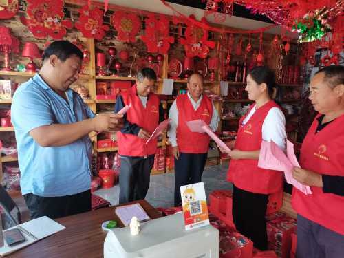 柏林镇柏林社区开展“抵制低俗婚闹,倡树文明新风”宣传活动(图1) 柏林镇柏林社区开展“抵制低俗婚闹,倡树文明新风”宣传活动(图1)