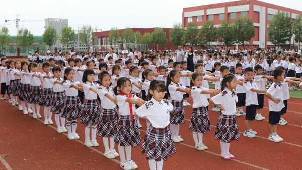 平邑县实验小学教育集团“最美英姿”献礼国庆(图1) 平邑县实验小学教育集团“最美英姿”献礼国庆(图1)
