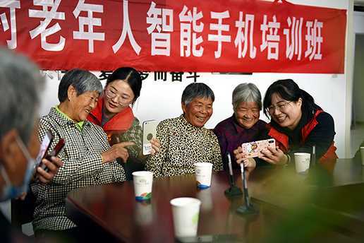 山东郯城：重阳爱老传技能(图2)