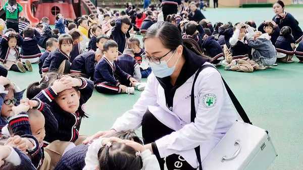 临沂平邑：实验小学教育集团附属幼儿园防震疏散演练(图4)