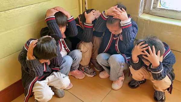 临沂平邑：实验小学教育集团附属幼儿园防震疏散演练(图2)