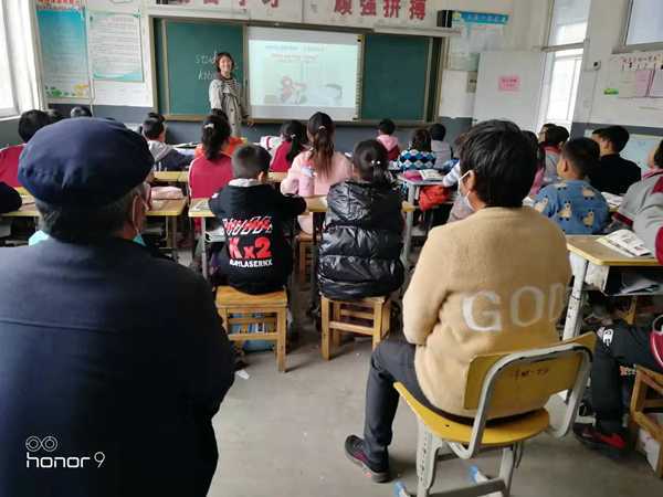 地方镇中心校深入开展家长开放周活动(图2)