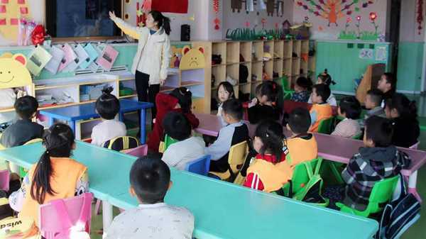 山东平邑：实验小学教育集团爱心助教送温暖(图2)