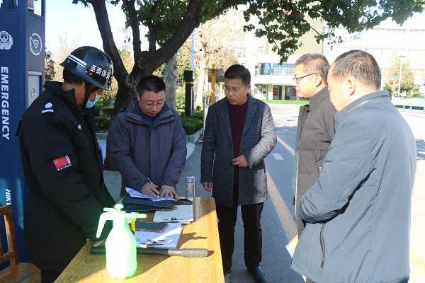 县教体局党组成员刘兴民到兴蒙学校检查指导校园安全和教育满意度测评工作(图1)