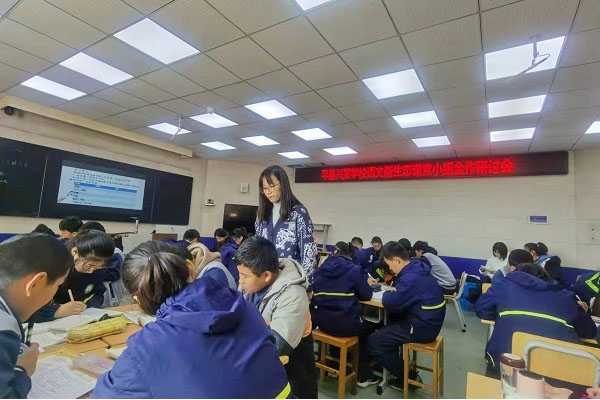 平邑兴蒙学校开展“新生态课堂”小组合作问题教研活动(图1)