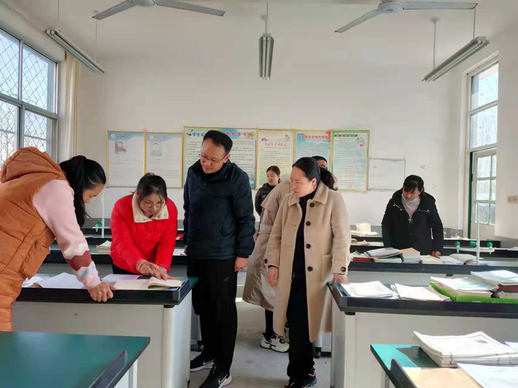 地方镇中心校到朱尹完小开展教学督导活动(图1)