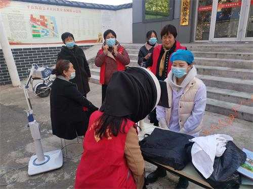 平邑街道宗圣社区：义诊进社区 服务送到家 (图2)