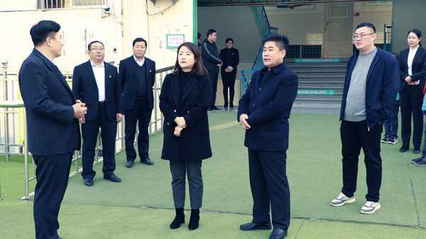 山东平邑：刘晓飞到实验小学教育集团调研指导思想政治工作(图1)
