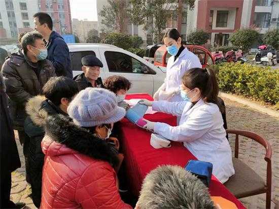 社区义诊送健康 真情服务暖人心(图2)
