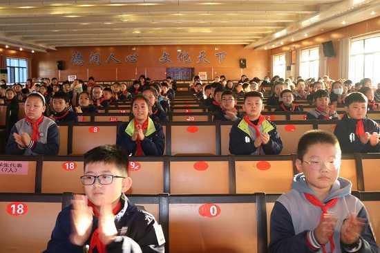 平邑兴蒙学校召开第三次少代会(图4)