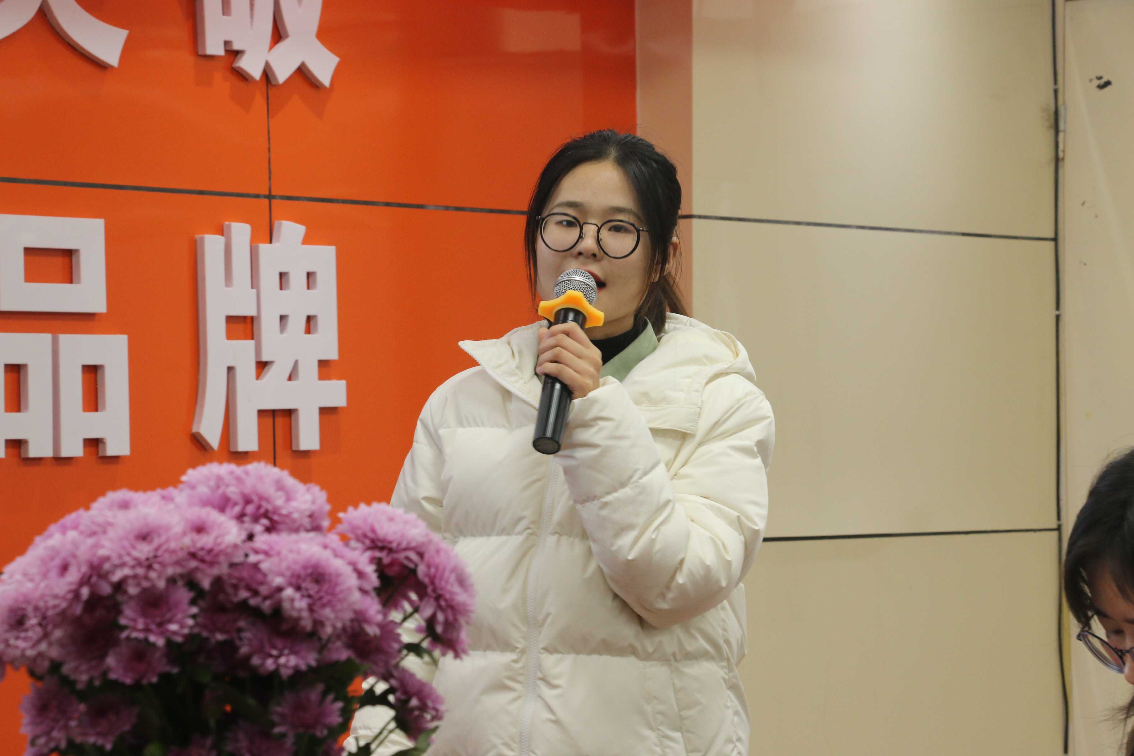 柏林镇中心校举办“教育向美而生”新教师读书论坛(图2)