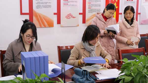 临沂平邑：实验小学迎接市家校共育示范学校实地验收(图2)