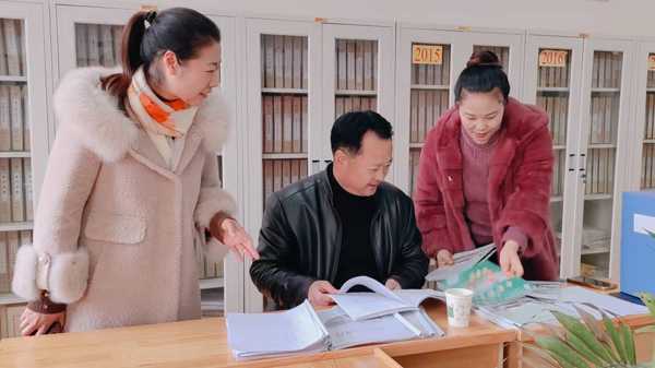 山东平邑：实验小学教育集团迎接县语言文字工作专项检查(图1)