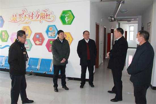 省老干部活动中心张鹏远一行到平邑街道板桥社区调研指导工作(图1)