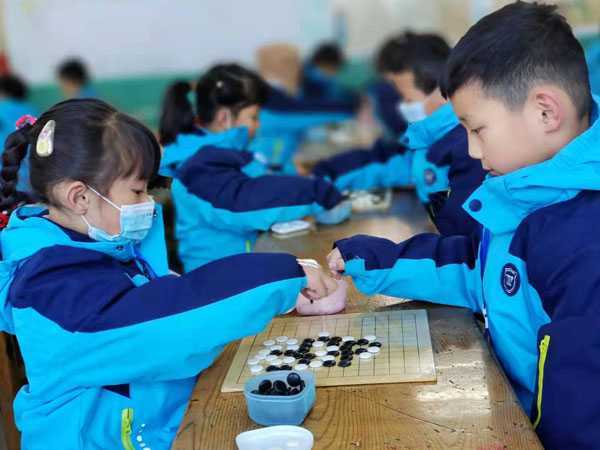 山东平邑:实验小学教育集团举行“双减赋能杯”围棋大赛(图2) 山东平邑:实验小学教育集团举行“双减赋能杯”围棋大赛(图2)