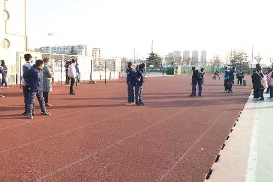 兴蒙学校举行“童心飞扬庆元旦”系列体育活动(图2)