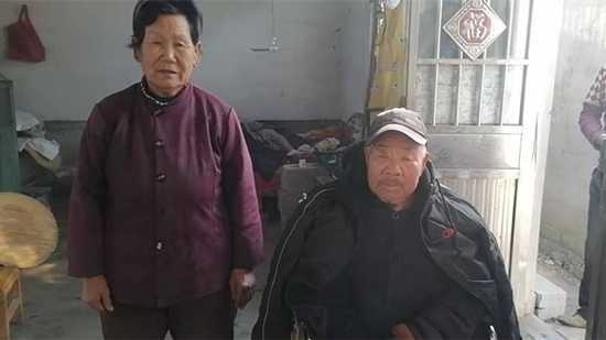 澳大利亚魏基成“慈善列车”捐赠活动走进丰阳镇南埠庄村(图1)