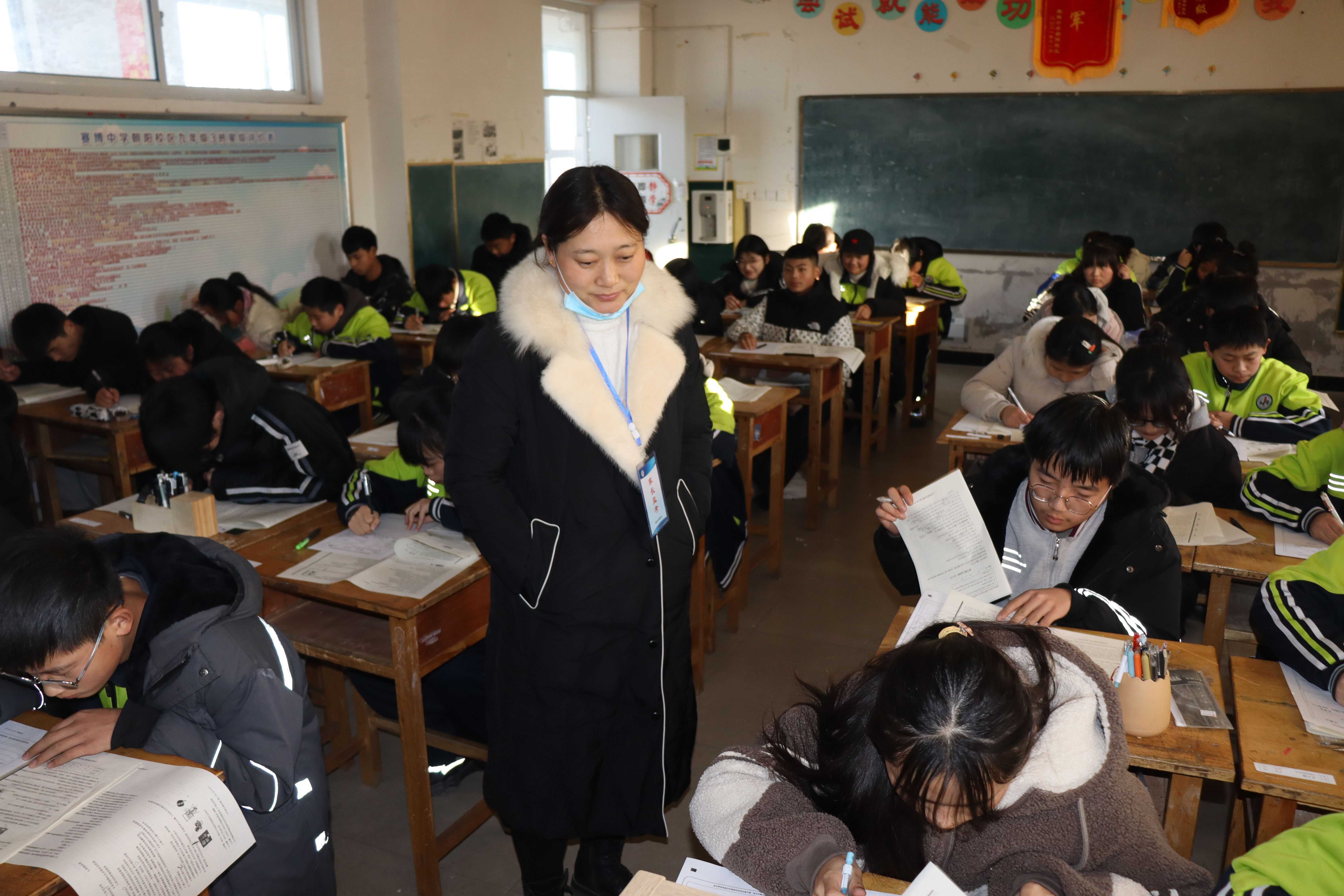 看期末监考  平邑赛博朝阳风景这边独好(图2)