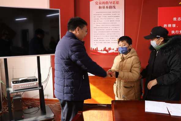 天寒情深暖人心 (图2)