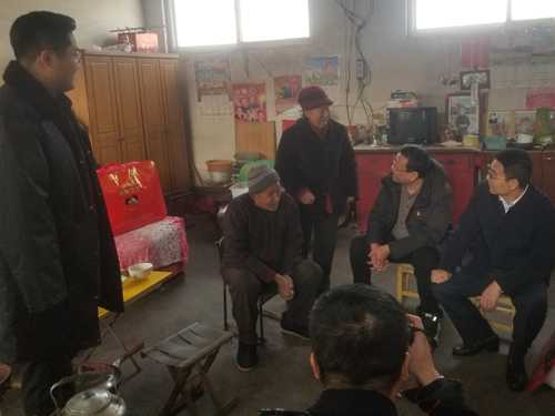 临沂市税务局到柏林镇第一书记派驻村走访慰问(图2)