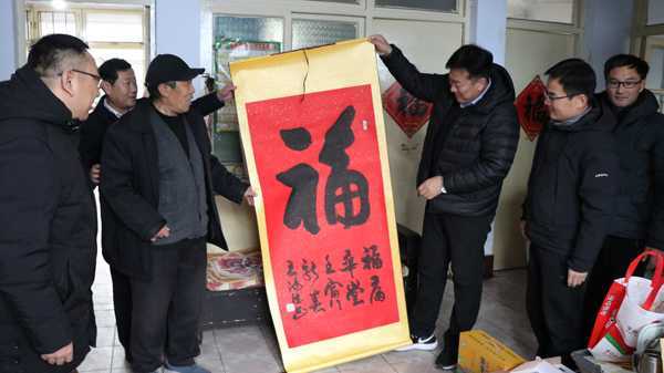 山东平邑：实验小学教育集团开展春节走访慰问(图1)