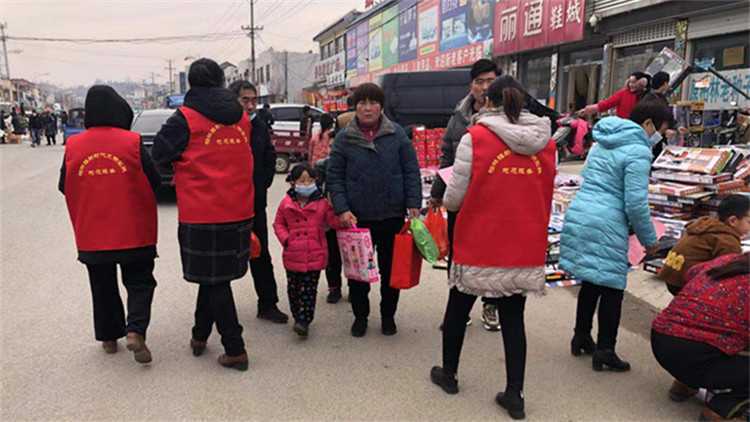 我们的节日--春节  柏林镇开展宣传“文明过节”新时代志愿服务活动 (图1)