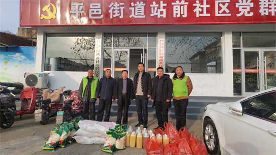 【社区要闻】平邑街道站前社区开展节前慰问困难户活动(图1)