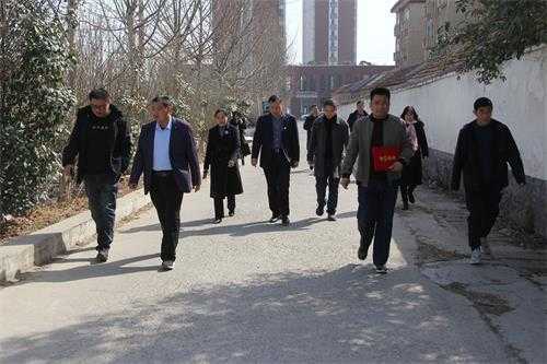 市沂蒙精神传承促进会一行到平邑街道走访慰问老复员军人(图1)