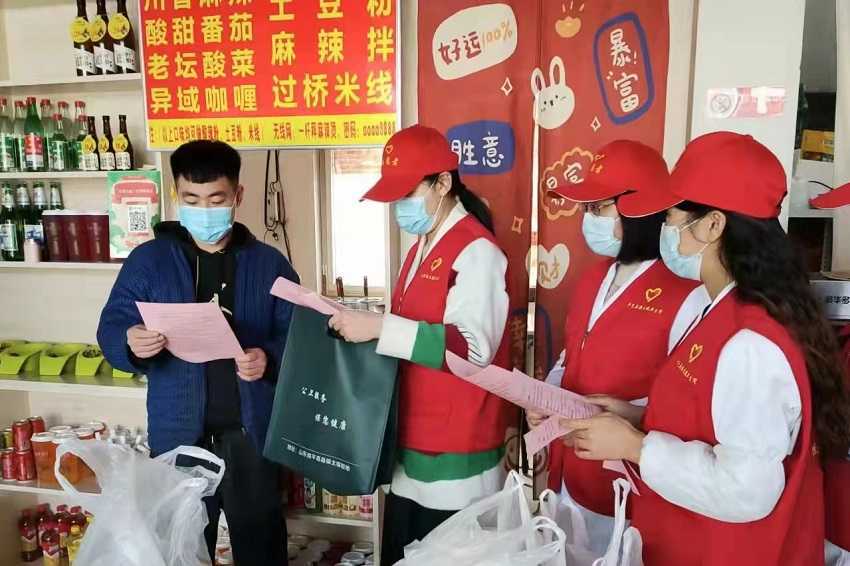 保太镇卫生院开展“学雷锋纪念日” 健康志愿服务活动(图1)