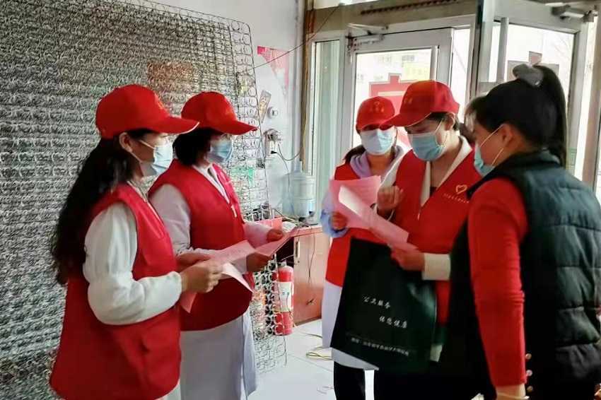 保太镇卫生院开展“学雷锋纪念日” 健康志愿服务活动(图2)