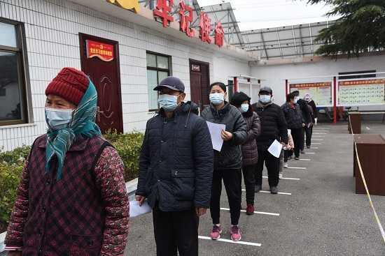 共同战“疫”丨保太镇开展全员核酸检测(图2)