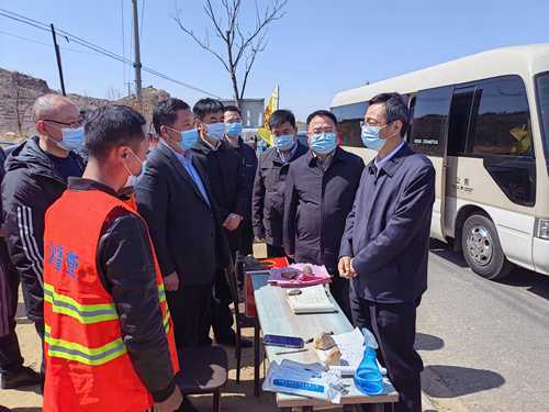 山东平邑：荣红智到柏林镇检查森林防火工作(图1)