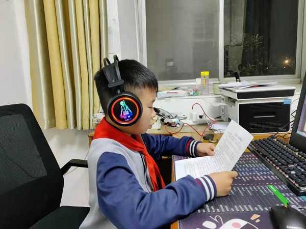 山东平邑兴蒙学校：依托世界读书日东风，大力引领师生读书热潮(图1)
