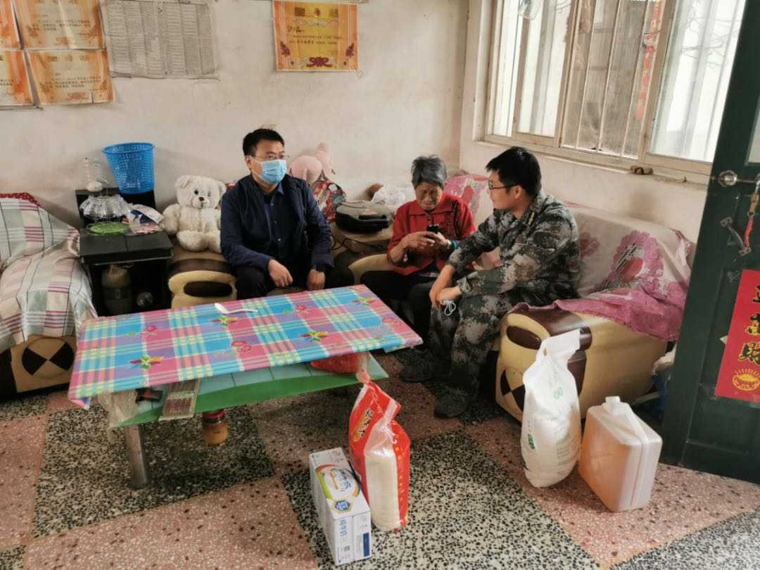 山东平邑：柏林镇走访慰问现役军人家属 浓浓关怀暖人心(图2)