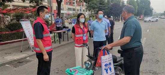 普法宣传进社区，共建和谐平安街道(图2)
