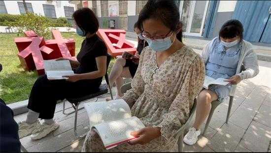 绿荫树下讲故事，老党员领学理论-平邑街道“讲故事、学理论”活动纪实(图3)