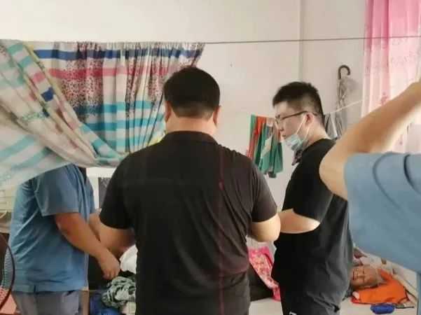 保太镇残联协助县残联开展上门办证志愿服务活动(图1)