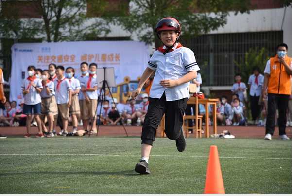 平邑县第四实验小学开展交通安全进校园活动(图3)