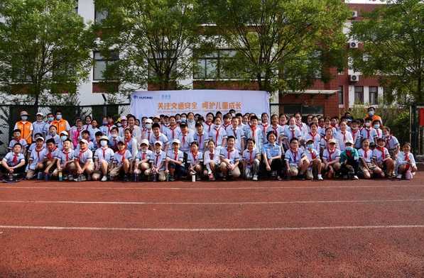 平邑县第四实验小学开展交通安全进校园活动(图1)