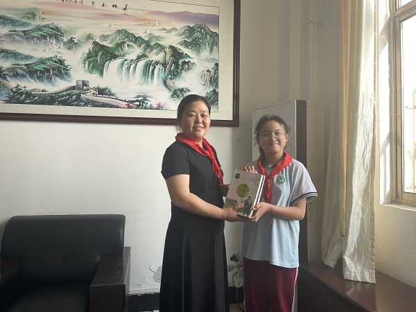 平邑县柏林镇中心校开展“点亮微心愿，放飞心中梦”捐赠活动(图1)