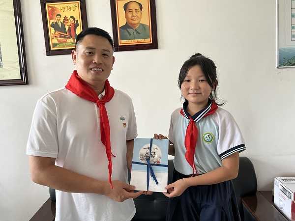 平邑县柏林镇中心校开展“点亮微心愿，放飞心中梦”捐赠活动(图2)