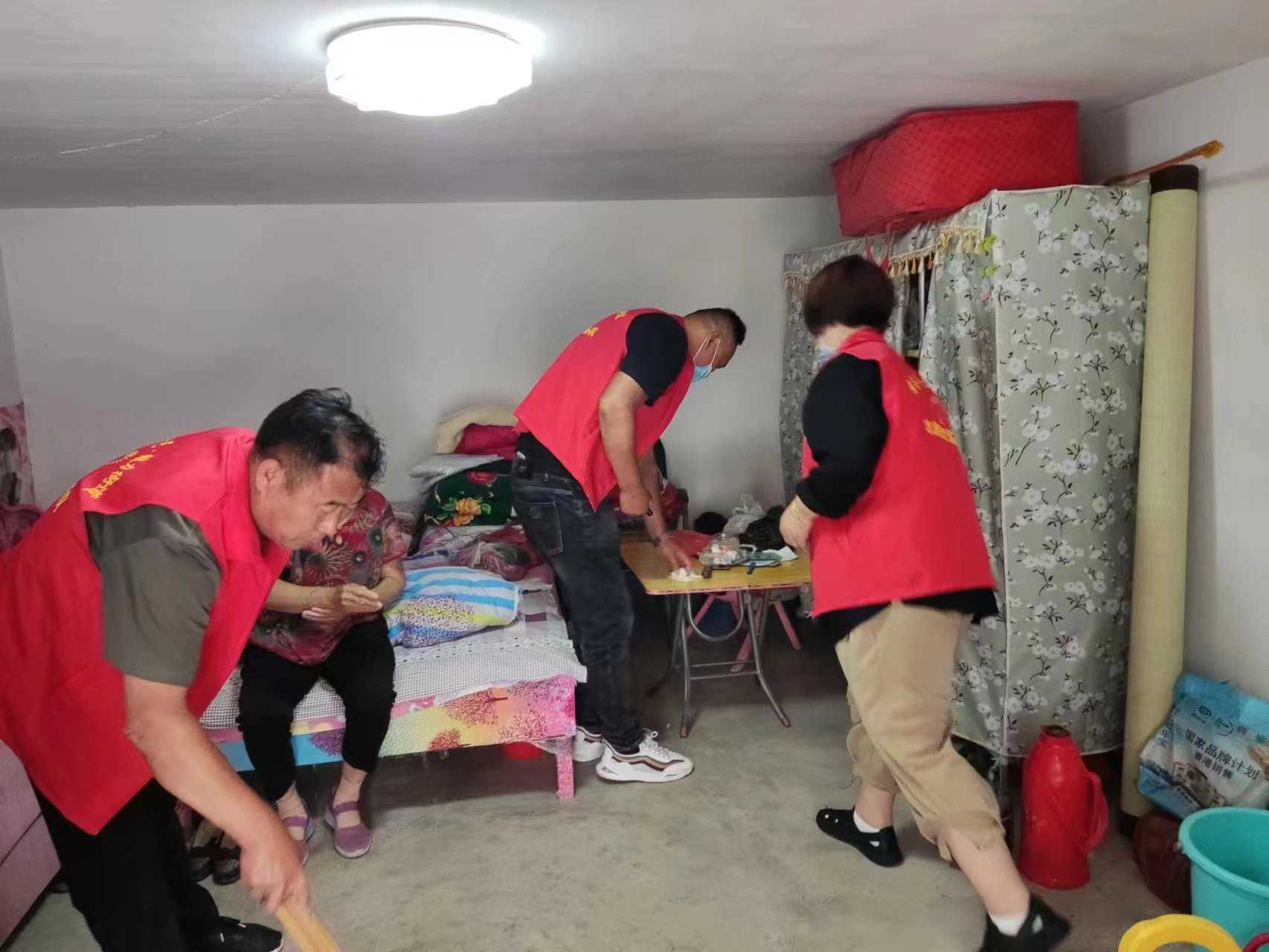 【“沂”起学理论】平邑街道:公益性岗位尽职尽责发挥作用(图2)