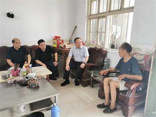 赵子君“七一”前夕到平邑街道走访慰问建国前老党员和困难党员(图3)