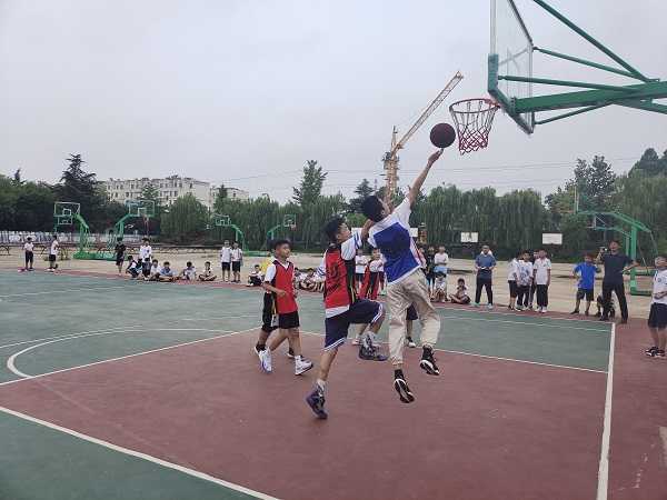 平邑兴蒙学校举行“小杏仁杯”3v3篮球联赛 颁奖活动(图2)