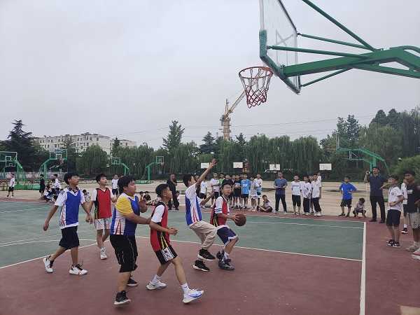 平邑兴蒙学校举行“小杏仁杯”3v3篮球联赛 颁奖活动(图3)
