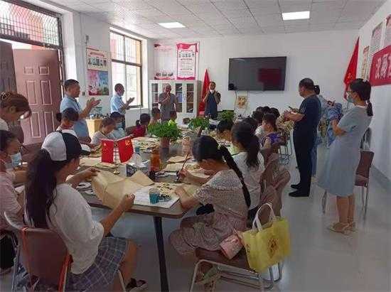 平邑街道汉阙社区：书法进社区， 文化沁童心(图4)