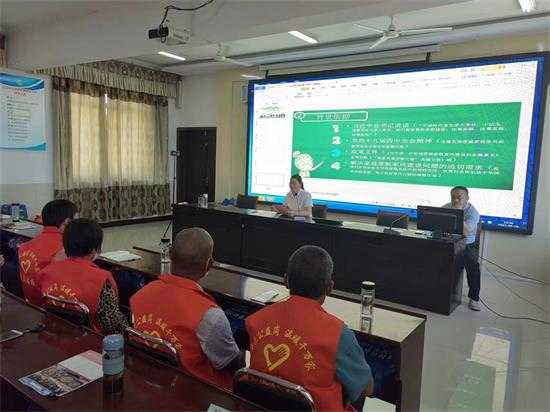 平邑街道白马社区举行家庭家教家风学习会(图2)