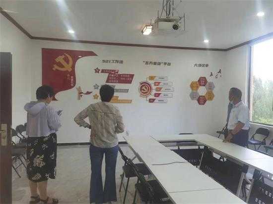 赵霞一行到平邑街道邑东福邸调研指导家庭家教家风工作(图2)