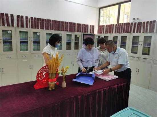 赵霞一行到平邑街道邑东福邸调研指导家庭家教家风工作(图3)
