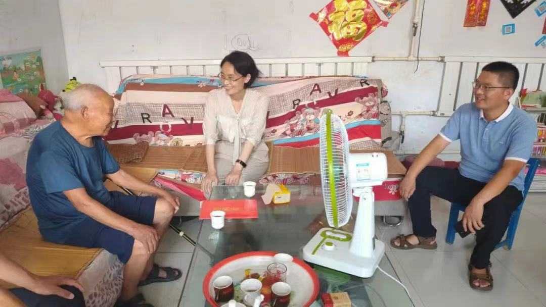 保太镇党委书记陈金玲走访慰问困难退役军人(图2)